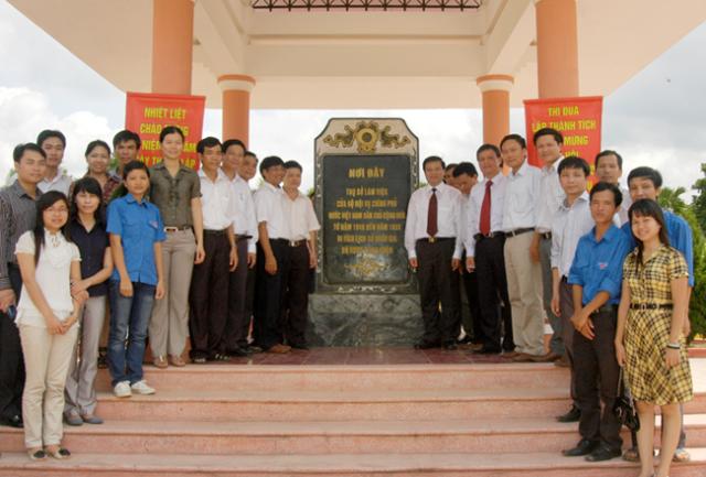 Bộ Nội vụ tổ chức hành trình về nguồn